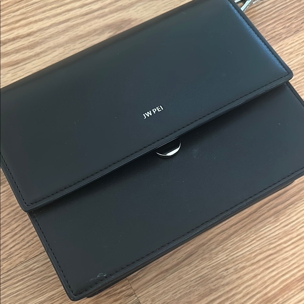 Elegant Black Crossbody Bag - Picture 2 of 4